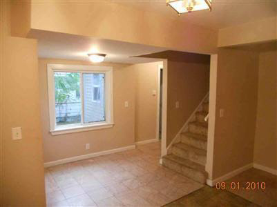 705 Kinney Road Pontiac, MI 48340 - Photo 3 of 11 20120494-2.JPG