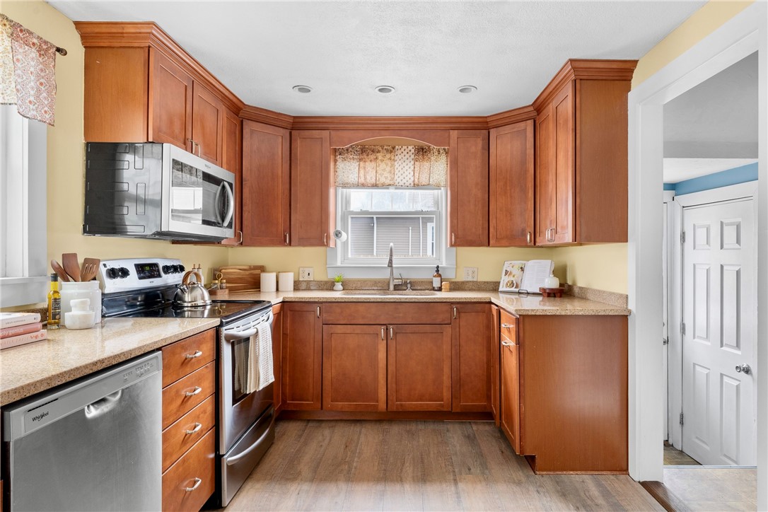 346 Chestnut Street Warwick, RI 02888 - Photo 14 of 39