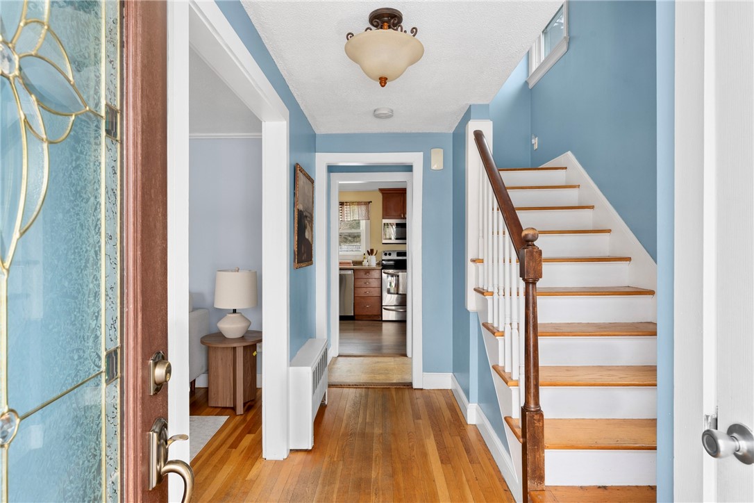 346 Chestnut Street Warwick, RI 02888 - Photo 4 of 39