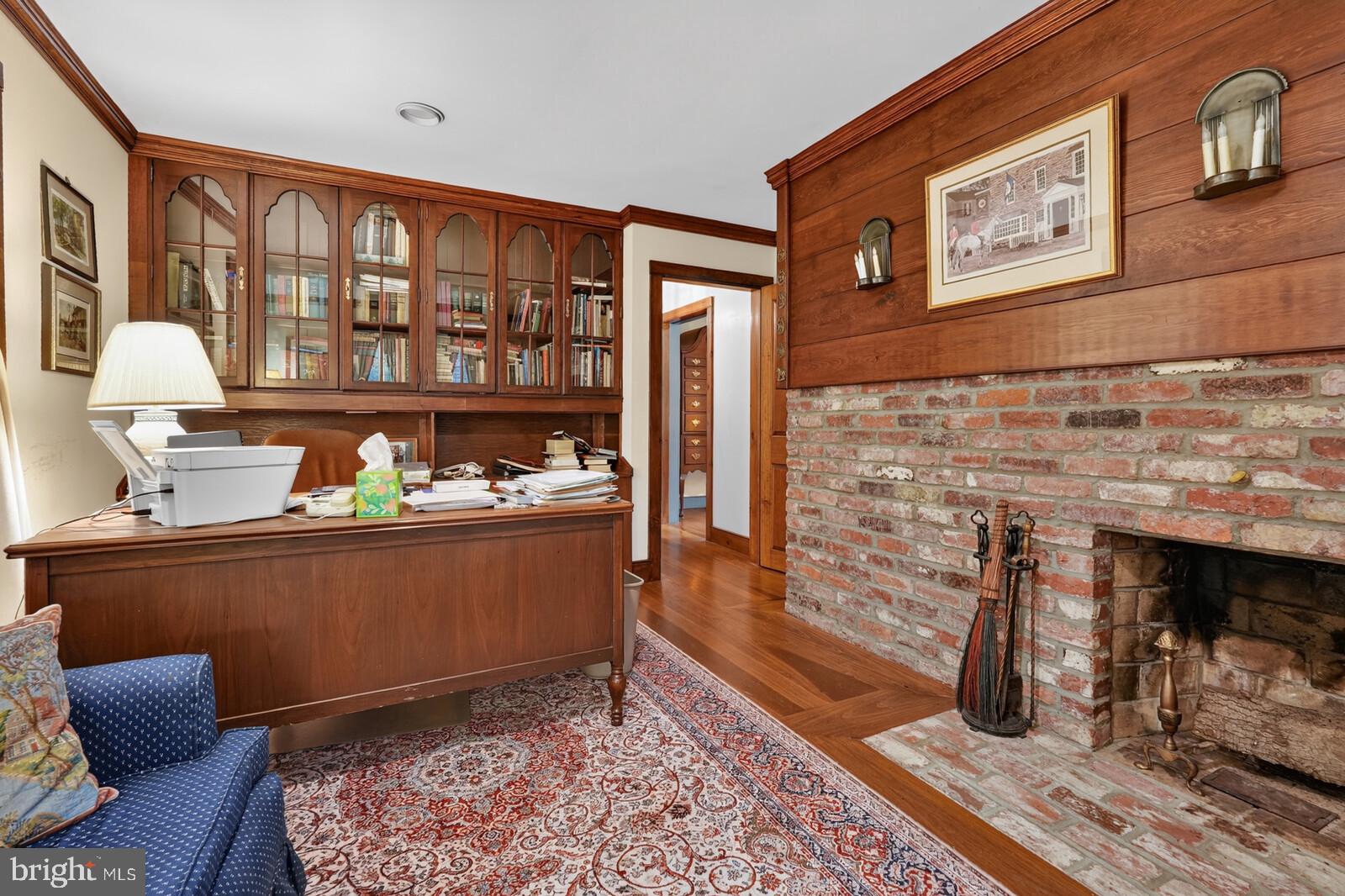 4915 Sundown Road Gaithersburg, MD 20882 - Photo 33 of 64 Office - gorgeous custom woodwork