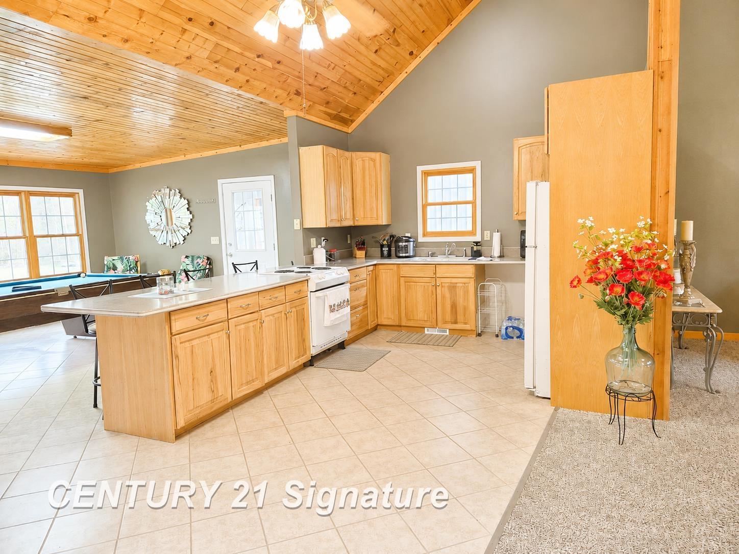 3175 Coolidge Road Beaverton, MI 48612 - Photo 4 of 38