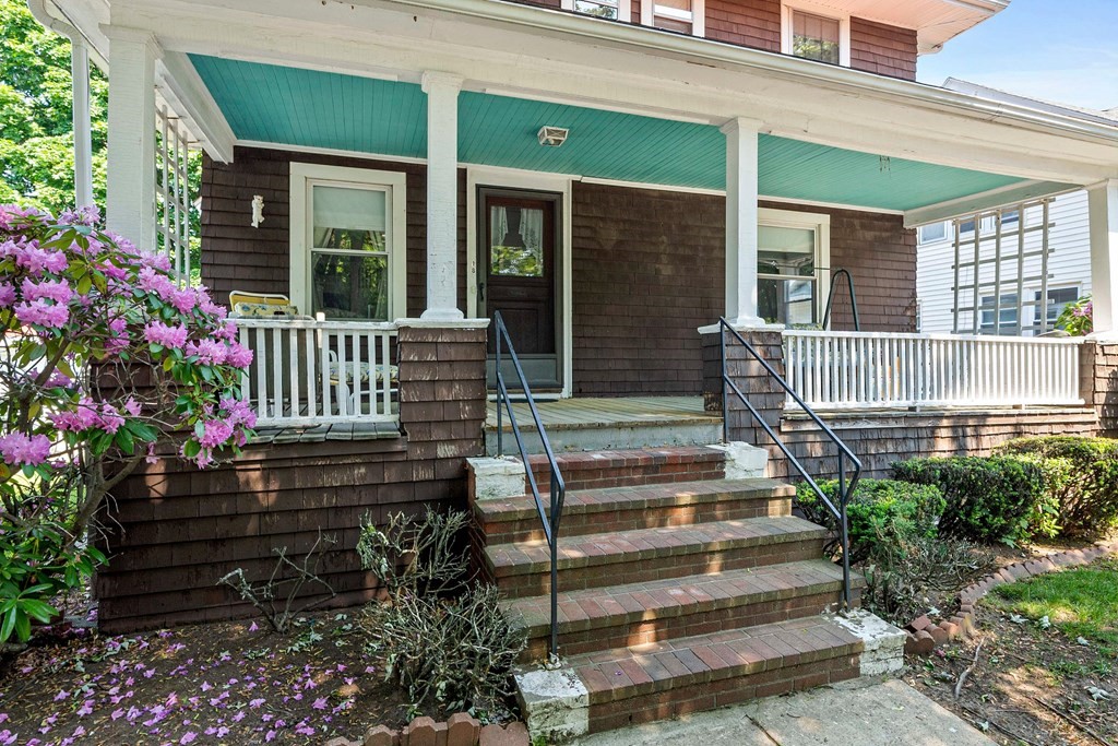 18 Dunbarton Road Quincy, MA 02170 - Photo 4 of 32 Gallery Image 4