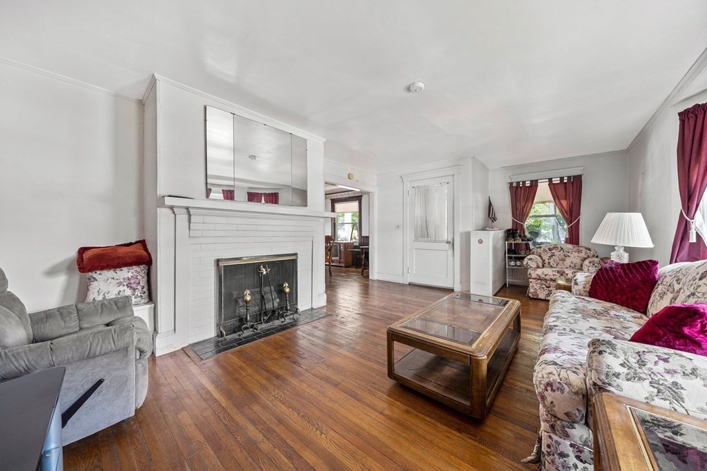 18 Dunbarton Road Quincy, MA 02170 - Photo 9 of 32 Gallery Image 9