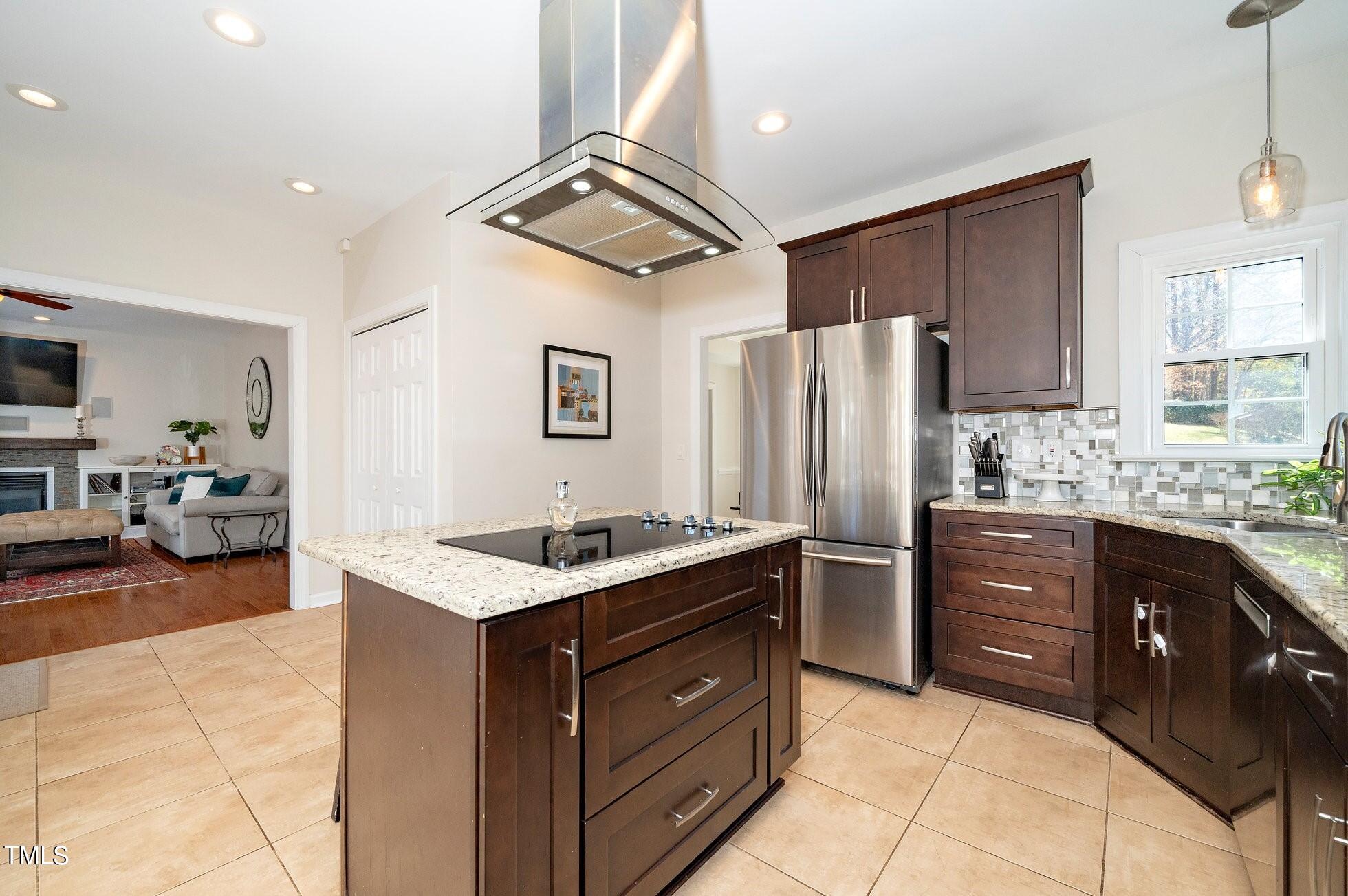 832 Bromley Way Raleigh, NC 27615 - Photo 8 of 24 Bromley Ko 9.1 Kitchen towards Family Ro