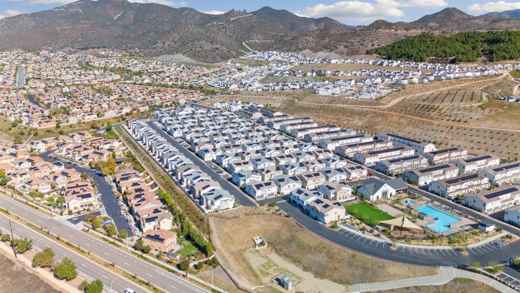 212 Perennial Place Fallbrook, CA 92028 - Photo 37 of 39 a view of a city