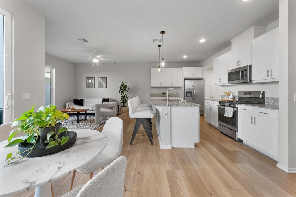 212 Perennial Place Fallbrook, CA 92028 - Photo 7 of 39 a kitchen with microwave a stove and refrigerator