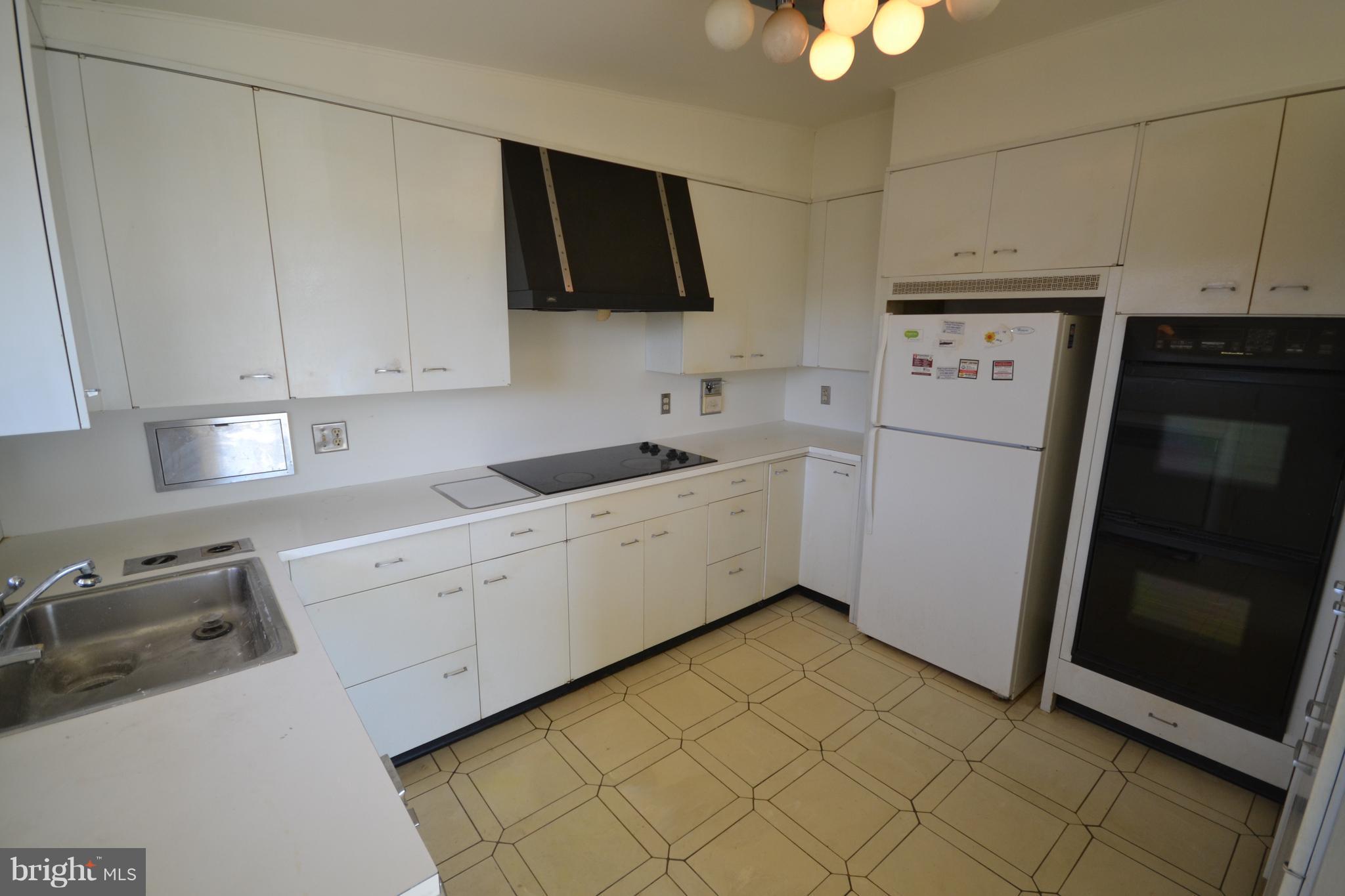2436 Forest Green Road Baltimore, MD 21209 - Photo 2 of 14 Kitchen