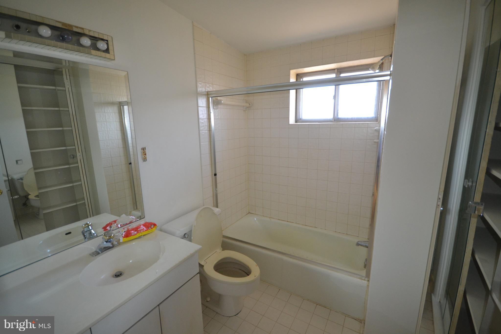 2436 Forest Green Road Baltimore, MD 21209 - Photo 9 of 14 Bath
