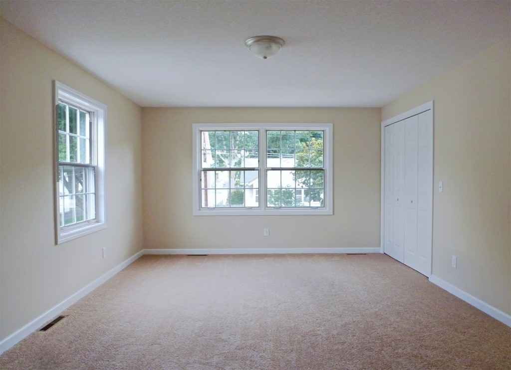 184 Ellsworth Avenue Springfield, MA 01118 - Photo 20 of 25 an empty room with windows