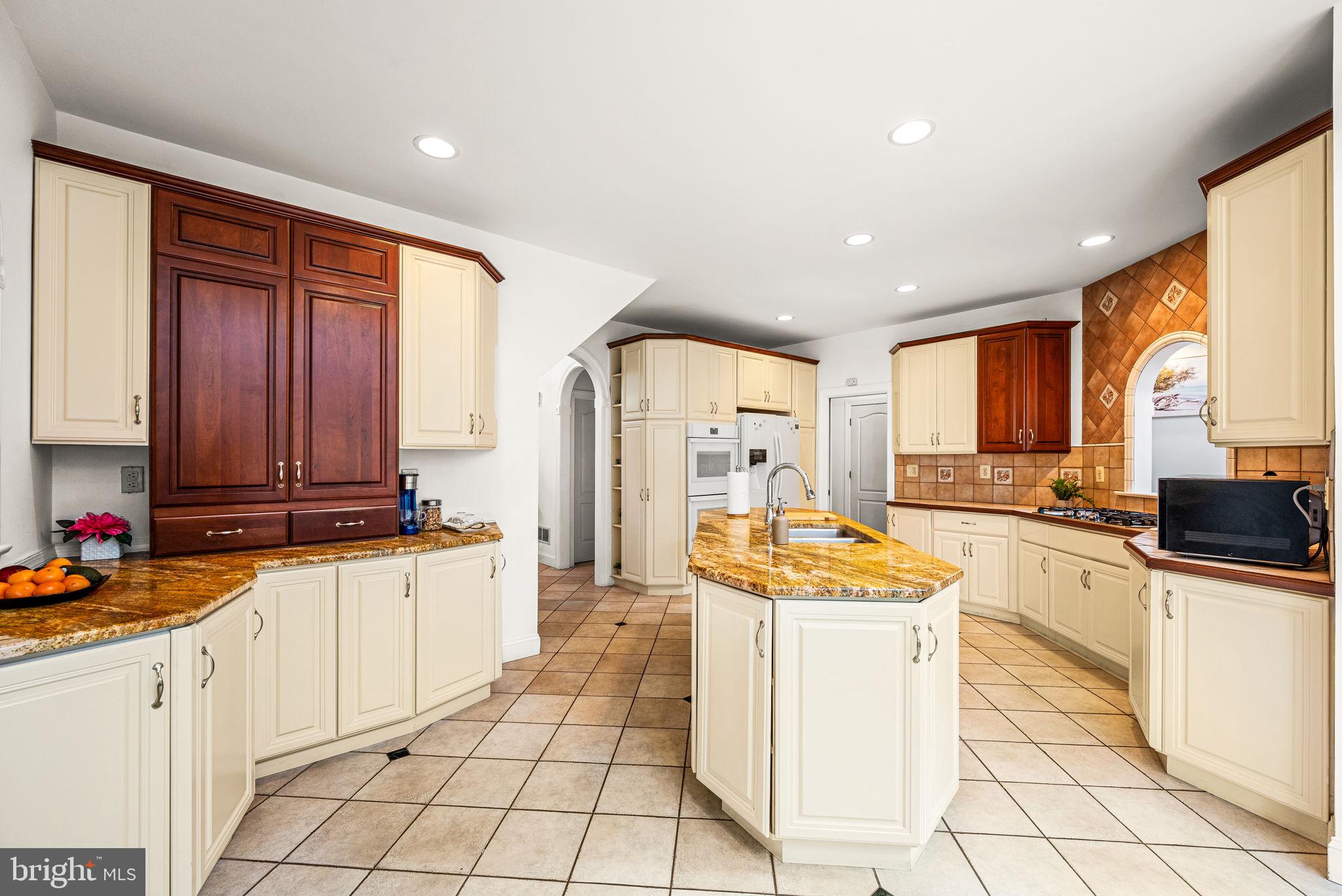 411 Marie Drive Wallingford, PA 19086 - Photo 15 of 88