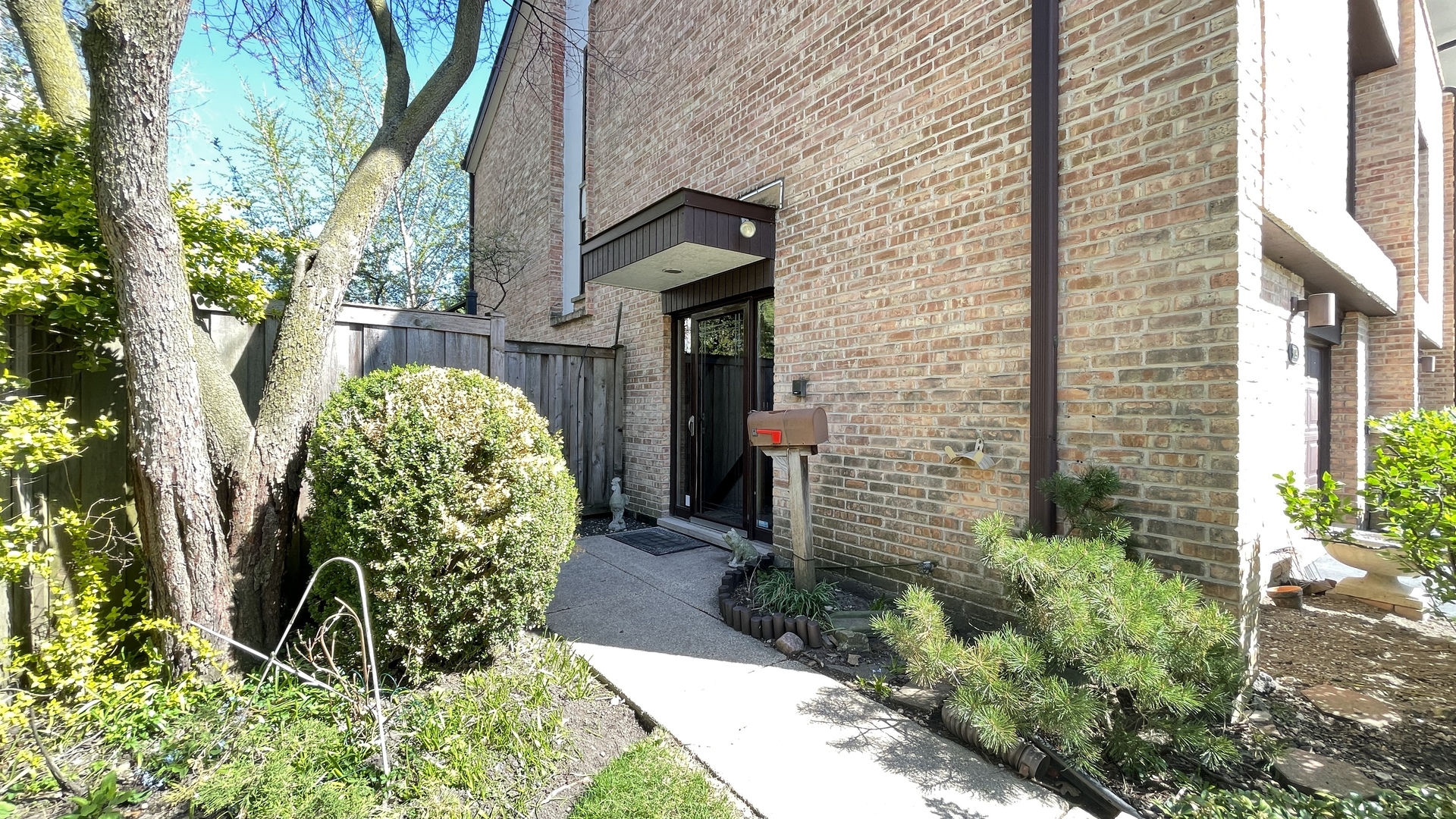 3709 Haas Avenue Riverside, IL 60546 - Photo 3 of 21 a view of a garden with plants