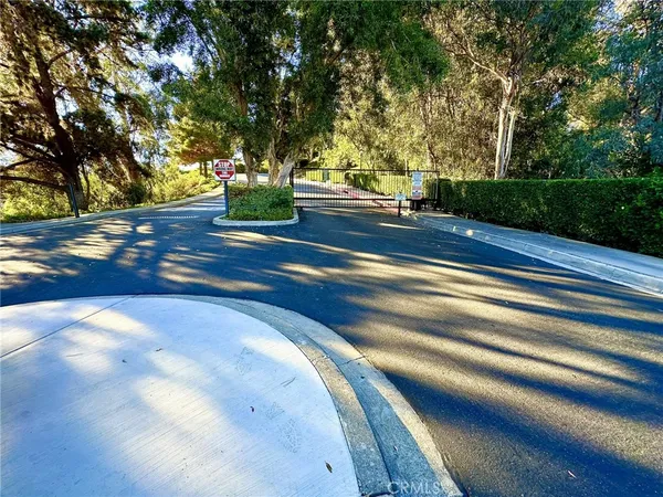 a sign that is sitting in front of a brick wall