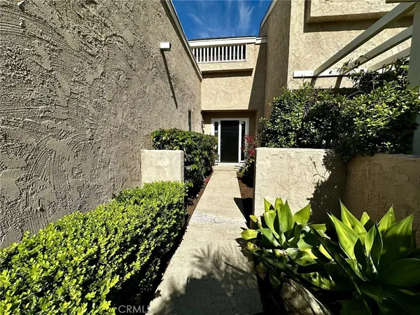 a view of empty room with front door