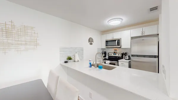 $1,400 | 6409 Burns Street, Unit 307, Austin, TX 78752
