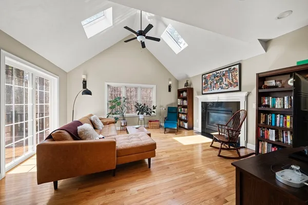 $735,000 | 697 Salisbury Street, Worcester, MA 01609