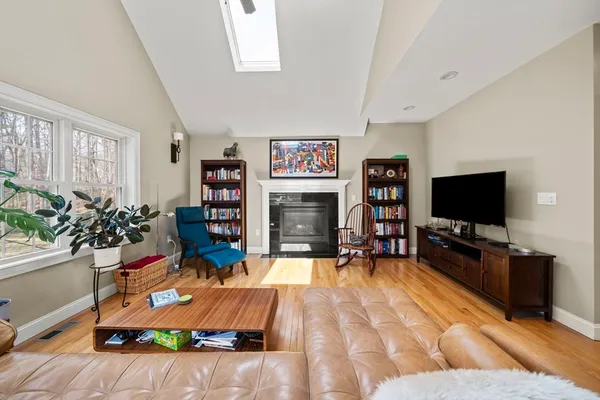 $735,000 | 697 Salisbury Street, Worcester, MA 01609