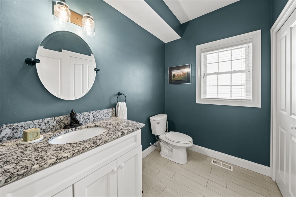 697 Salisbury Street Worcester, MA 01609 - Photo 16 of 35