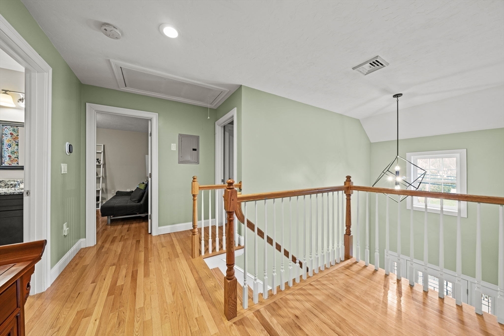 697 Salisbury Street Worcester, MA 01609 - Photo 17 of 35