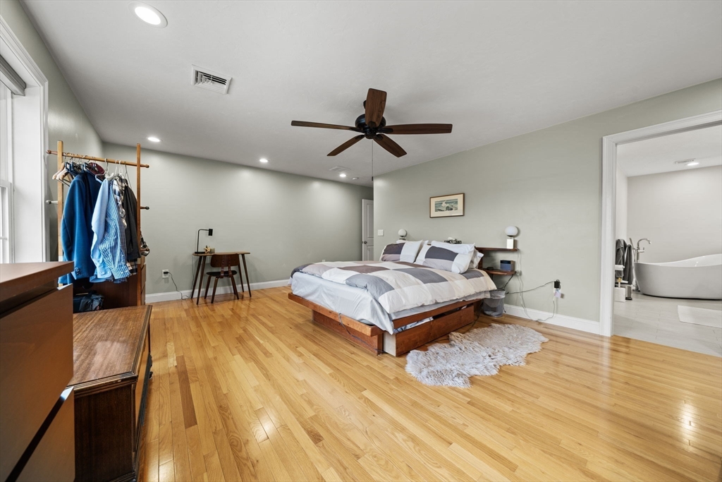 697 Salisbury Street Worcester, MA 01609 - Photo 18 of 35