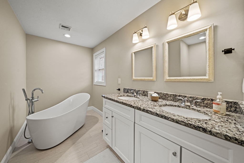 697 Salisbury Street Worcester, MA 01609 - Photo 21 of 35