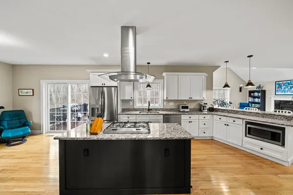 $735,000 | 697 Salisbury Street, Worcester, MA 01609