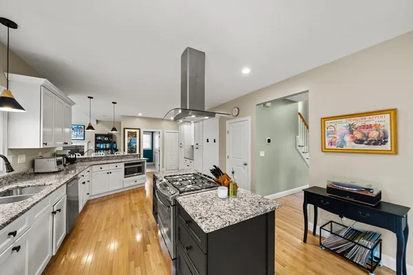$735,000 | 697 Salisbury Street, Worcester, MA 01609