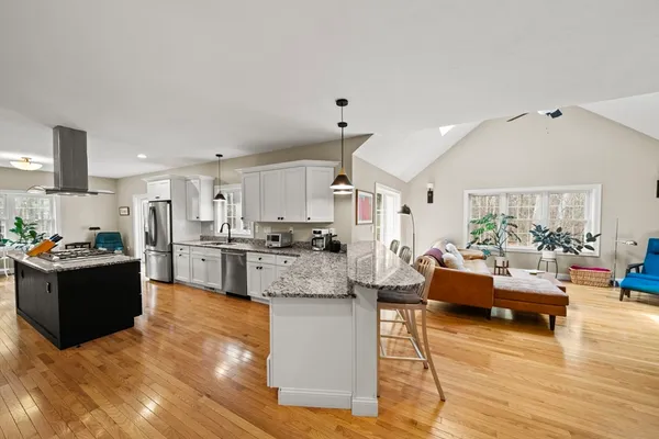 $735,000 | 697 Salisbury Street, Worcester, MA 01609