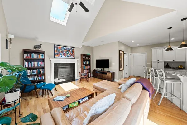 $735,000 | 697 Salisbury Street, Worcester, MA 01609