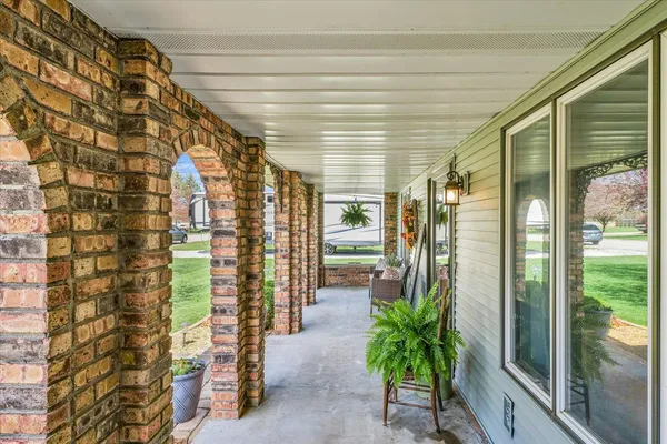 a view of entryway with patio