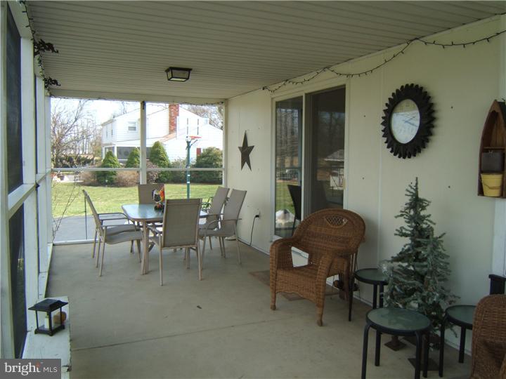 652 Mansfield Road West Columbus, NJ 08022 - Photo 12 of 21 Enclosed Porch