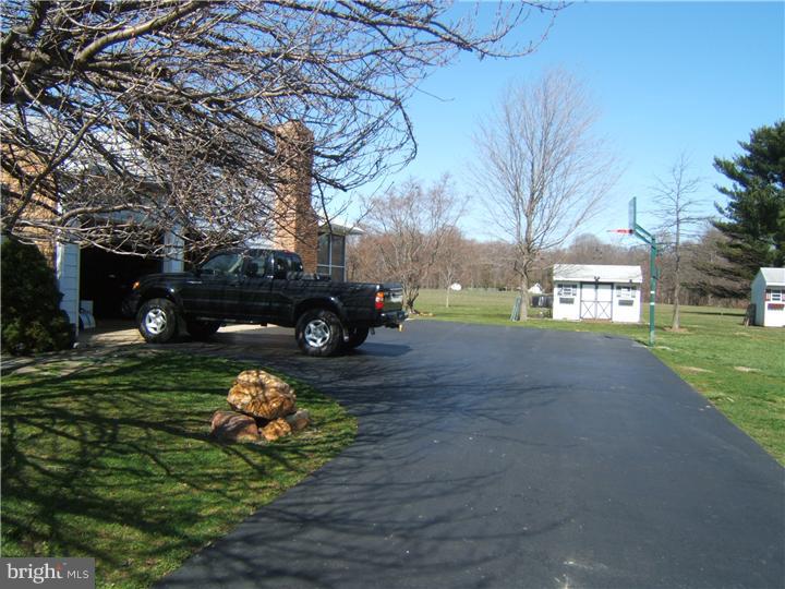 652 Mansfield Road West Columbus, NJ 08022 - Photo 15 of 21 Driveway