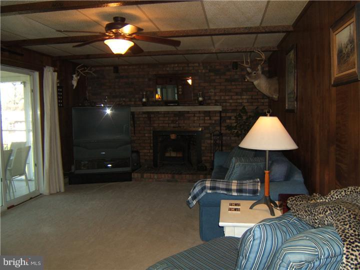 652 Mansfield Road West Columbus, NJ 08022 - Photo 21 of 21 Family Room