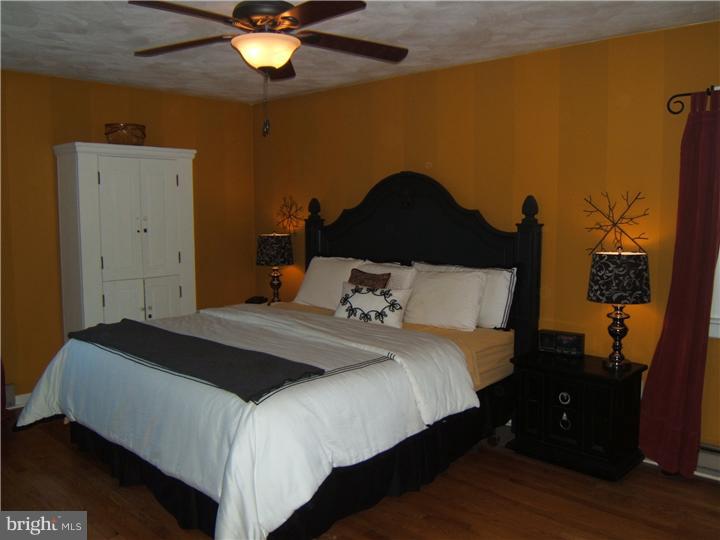 652 Mansfield Road West Columbus, NJ 08022 - Photo 9 of 21 Bedroom - Main