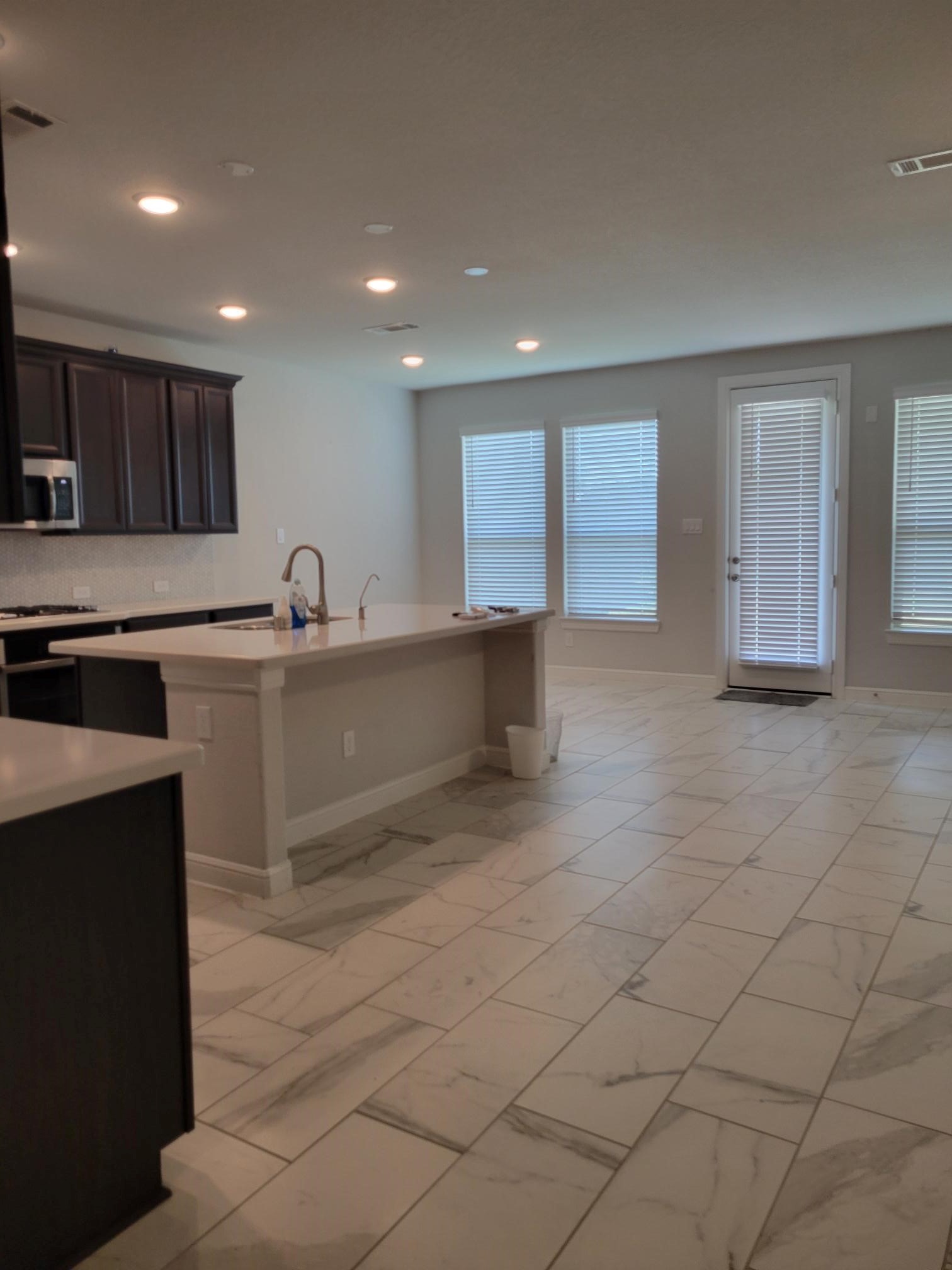 10342 Aldrin Drive Rosharon, TX 77583 - Photo 5 of 34 Gallery Image 5