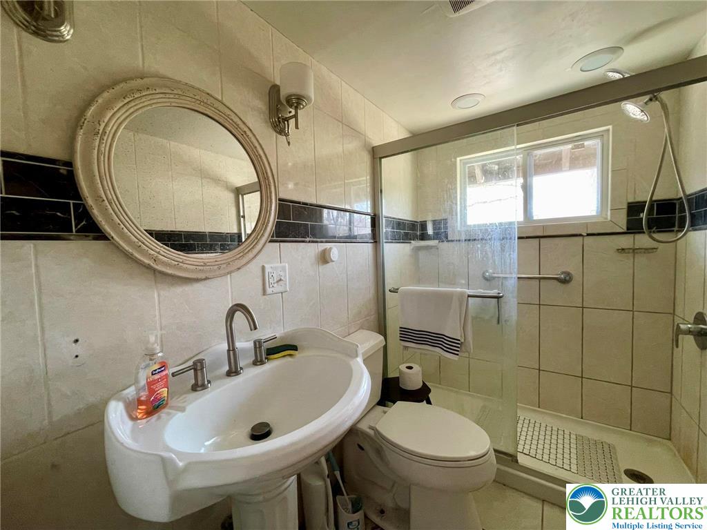 215 Outer Drive Dingmans Ferry, PA 18328 - Photo 14 of 26 Full Bath