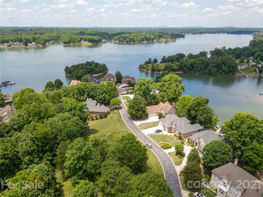 14001 Point Lookout Road, Unit 5 Charlotte, NC 28278 - Photo 3 of 15 Gallery Image 3