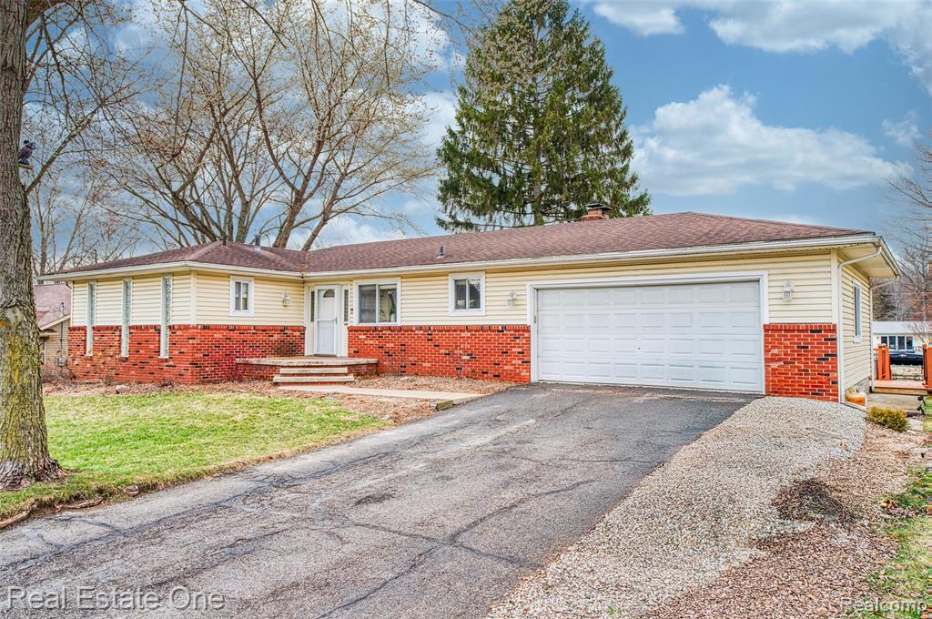 10846 Colony Pinckney, MI 48169 - Photo 15 of 58