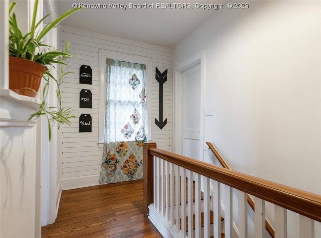 262 Oakwood Road Charleston, WV 25314 - Photo 19 of 23 Upper level hall/staircase