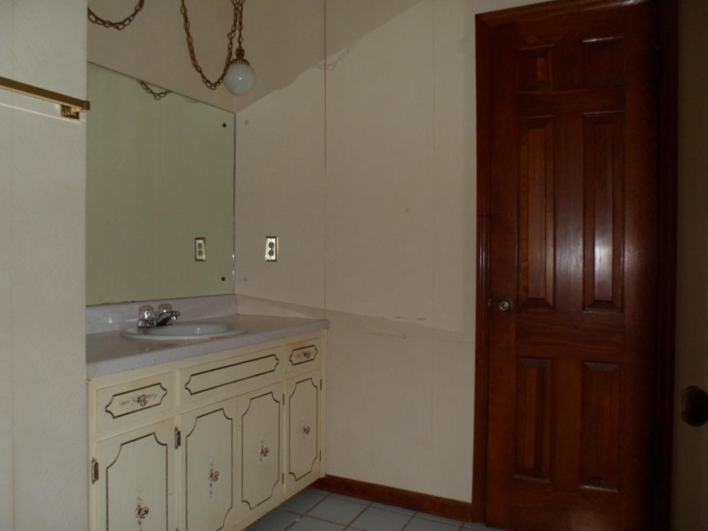 2409 Goins Road Louisville, TN 37777 - Photo 11 of 24 11 bath ahll