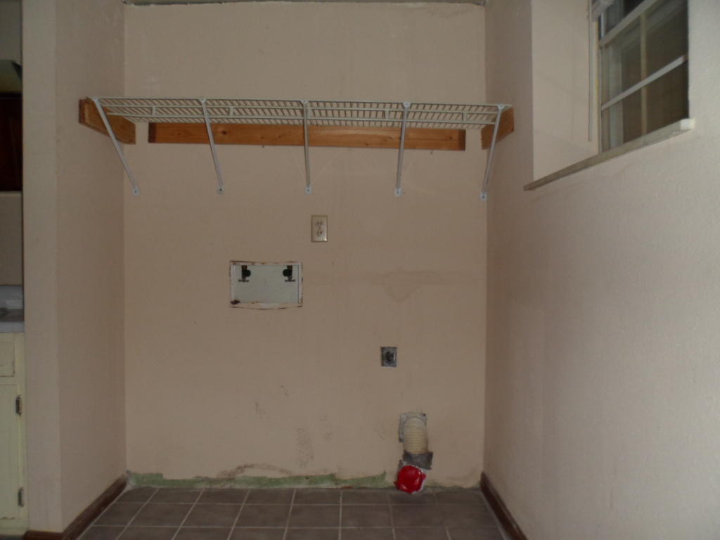 2409 Goins Road Louisville, TN 37777 - Photo 17 of 24 15 laundry