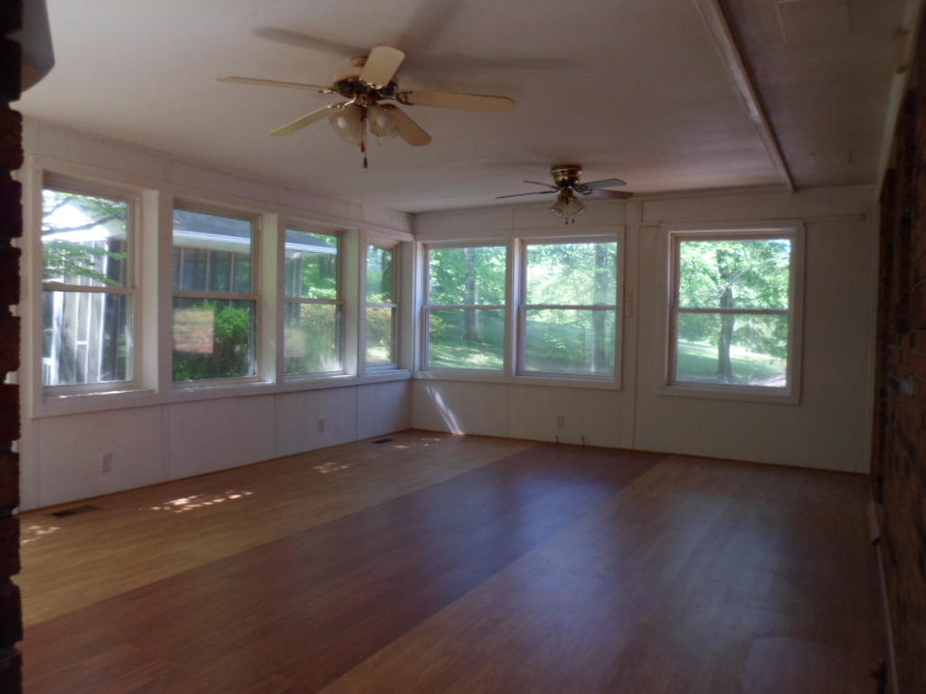 2409 Goins Road Louisville, TN 37777 - Photo 7 of 24 7 sunroom
