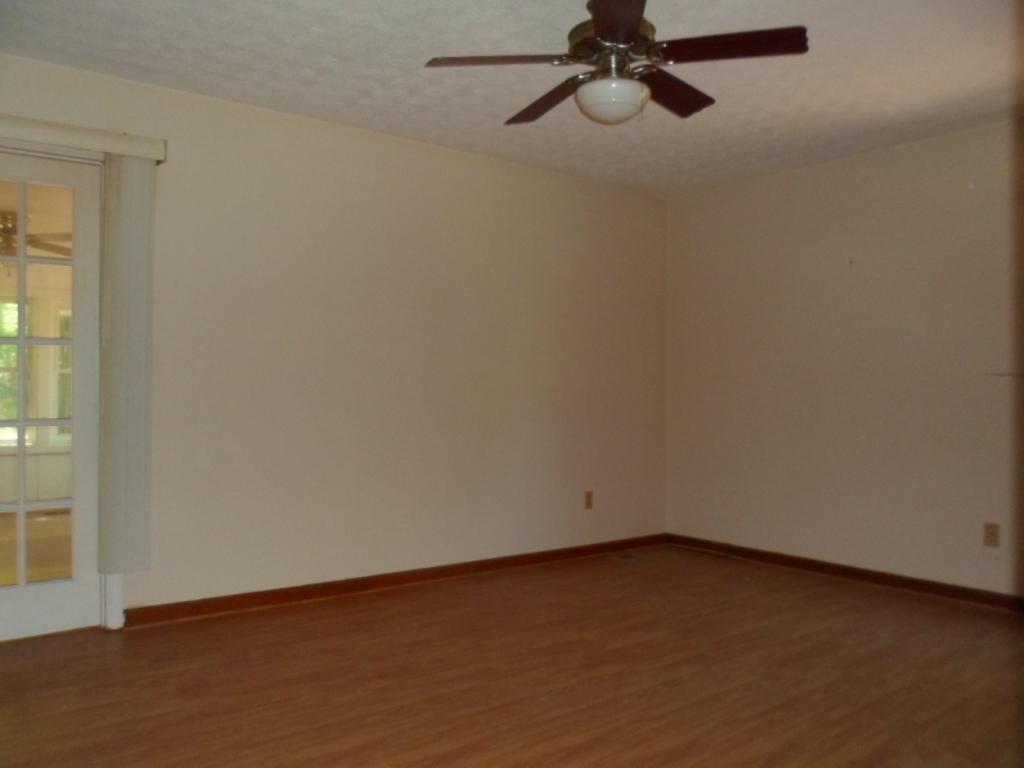 2409 Goins Road Louisville, TN 37777 - Photo 10 of 24 10 br 3 mast
