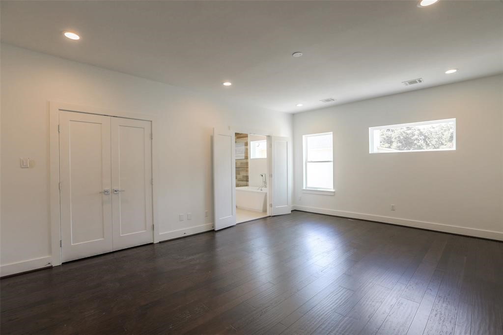 7714 Jacquelyn Oaks Road Houston, TX 77055 - Photo 10 of 19 Primary Bedroom**Photos are from previous listing**