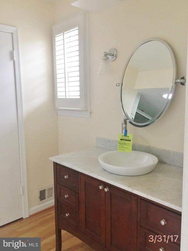 9720 Ranger Road Fairfax, VA 22030 - Photo 26 of 30 Bath