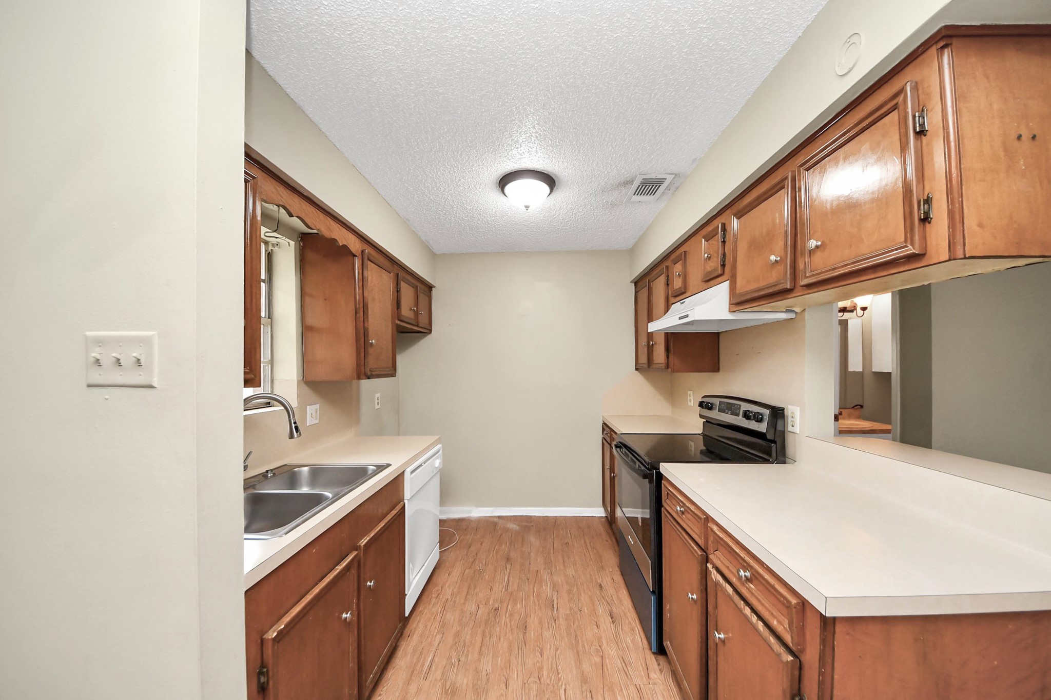 1006 Perry Street, Unit 100 Cleveland, TX 77327 - Photo 18 of 38 a kitchen with stainless steel appliances granite countertop a sink a stove and a refrigerator