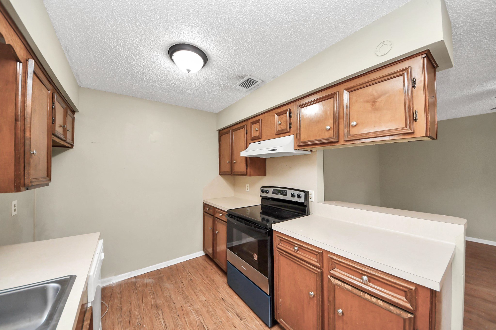 1006 Perry Street, Unit 100 Cleveland, TX 77327 - Photo 20 of 38 a kitchen with stainless steel appliances granite countertop a stove and a refrigerator