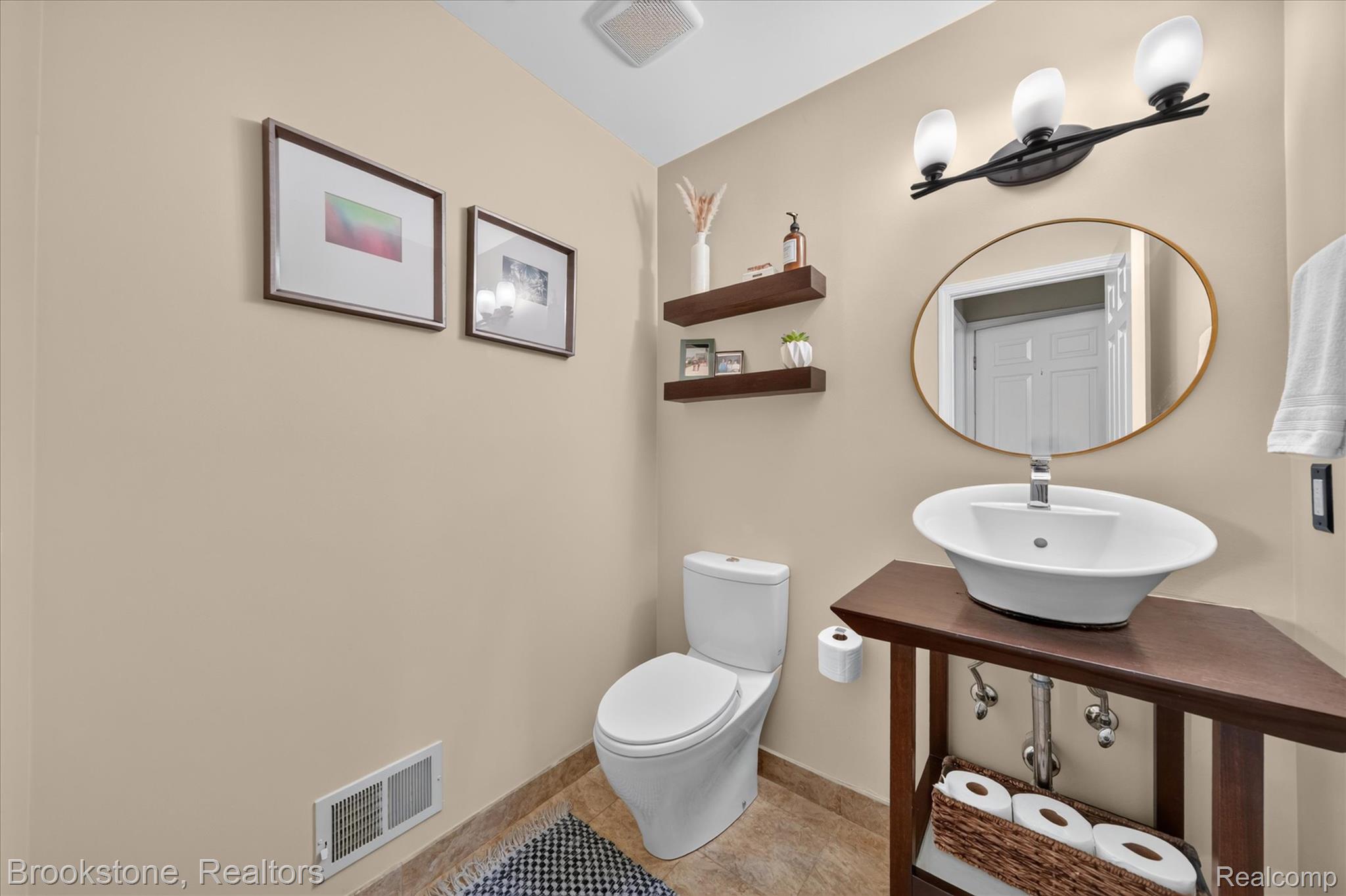 6730 Longhurst Clarkston, MI 48346 - Photo 17 of 30 16 Powder Bath.jpg
