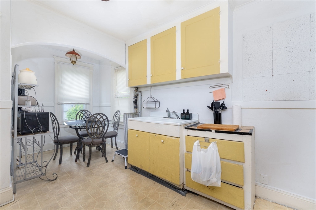 704-708 Sumner Avenue Springfield, MA 01108 - Photo 6 of 40