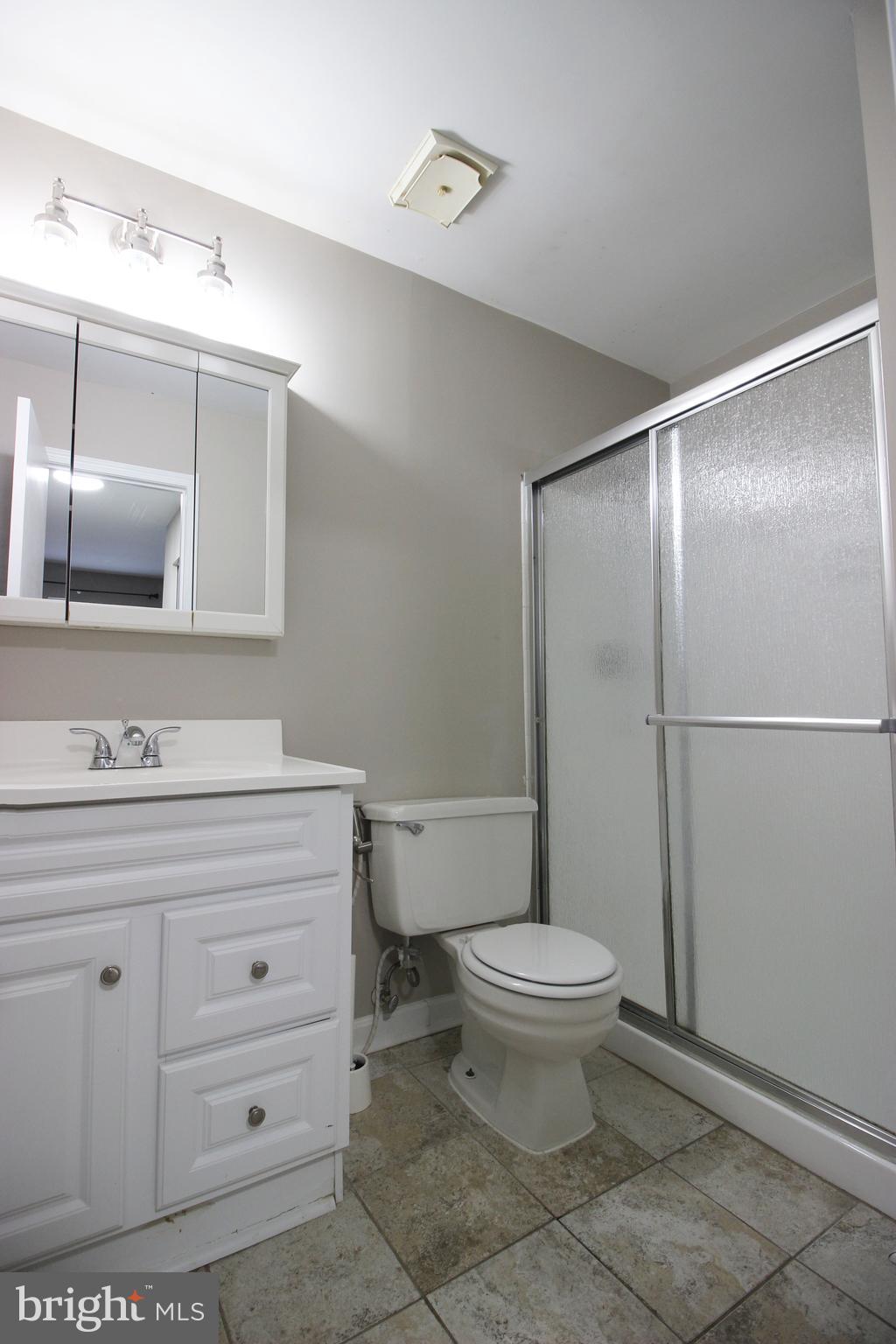8022 Northumberland Road Springfield, VA 22153 - Photo 33 of 42 a bathroom with a toilet sink and mirror