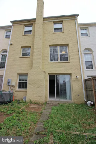 wooden floor in an empty room with wooden floor